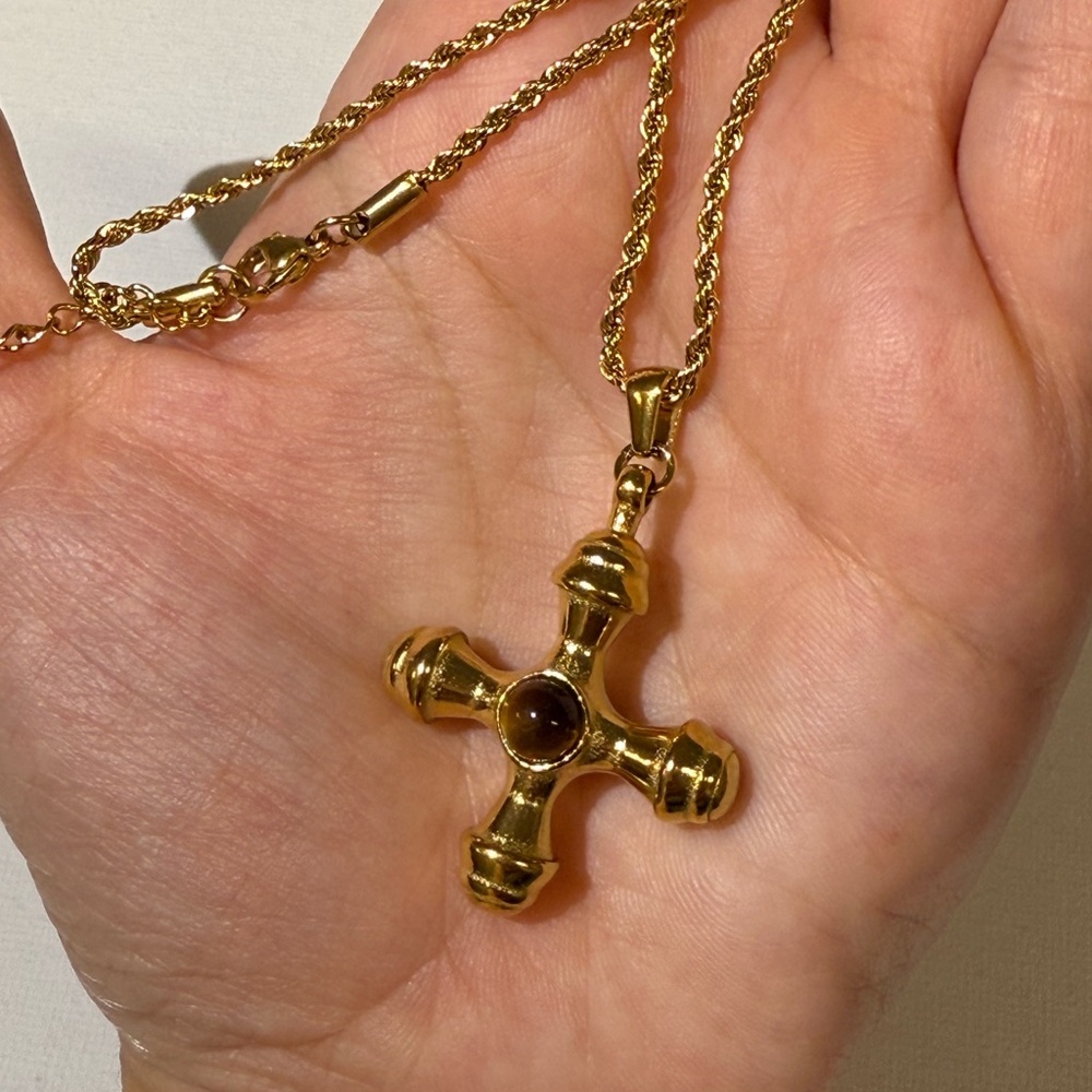 18K Gold Elegant Gold Cross Pendant Necklace - Picture 8 of 11